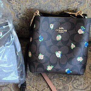 Lovey Lady Crossbody